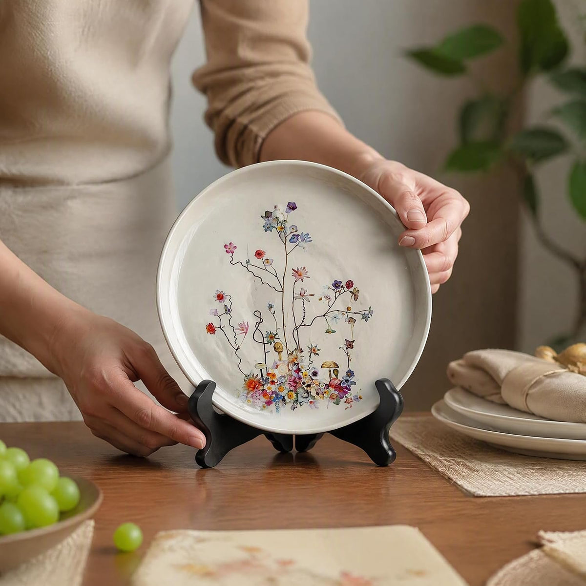 Kittiwake Displayware Black Wooden Easel Plate Holders additional product photo